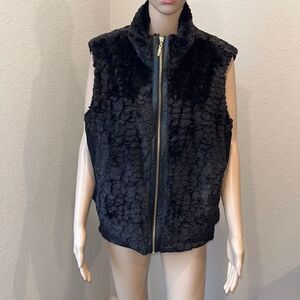 NWOT NYGARD black faux furry zip up vest, great for date night.